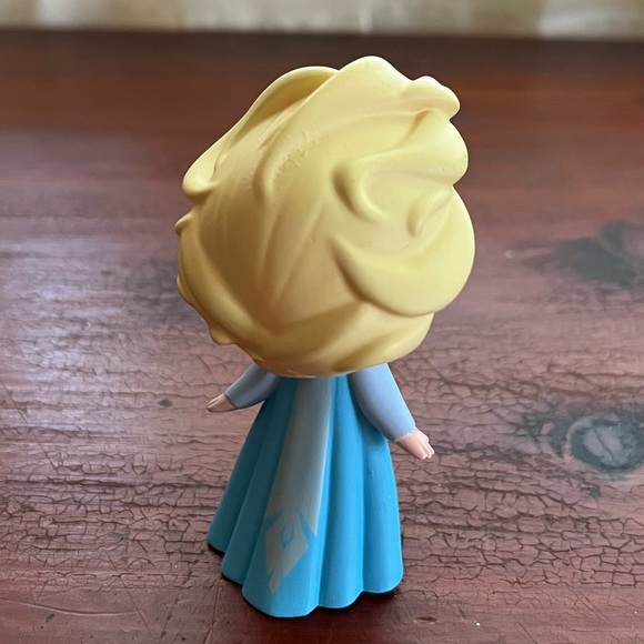 Funko POP Vinyl Mystery Minis Elsa from Disney’s Frozen - Picture 2 of 3